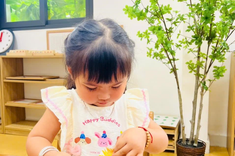  ĐÔI BÀN TAY NHỎ TẠO NÊN CẢ BẦU TRỜI VŨ TRỤ