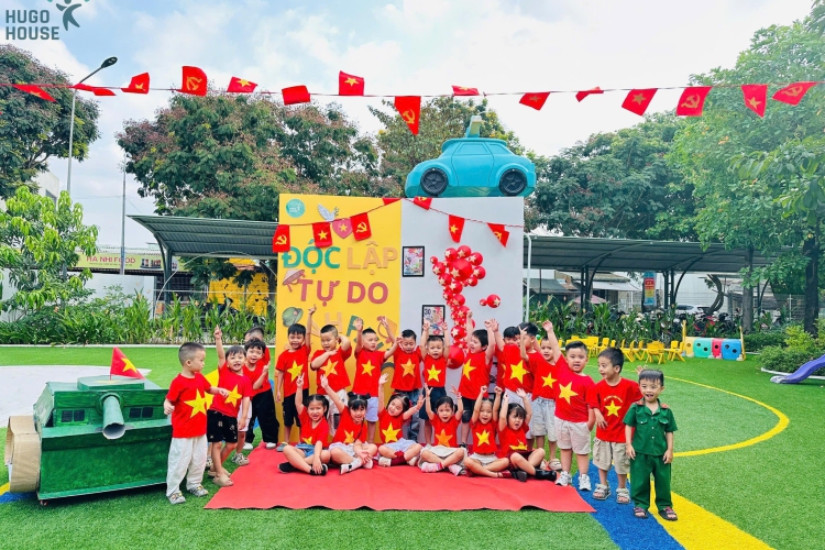 BƯỚC CHÂN NHỎ - LÒNG TỰ HÀO LỚN