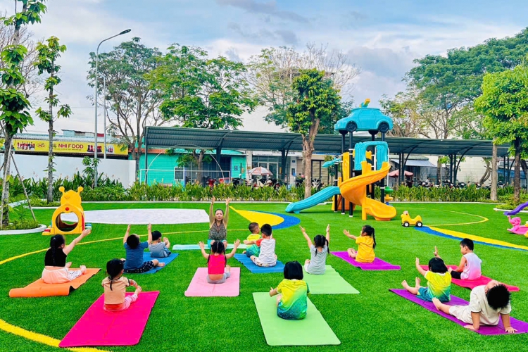 YOGA CHO TRẺ MẦM NON - HUGO HOUSE BẾN LỨC