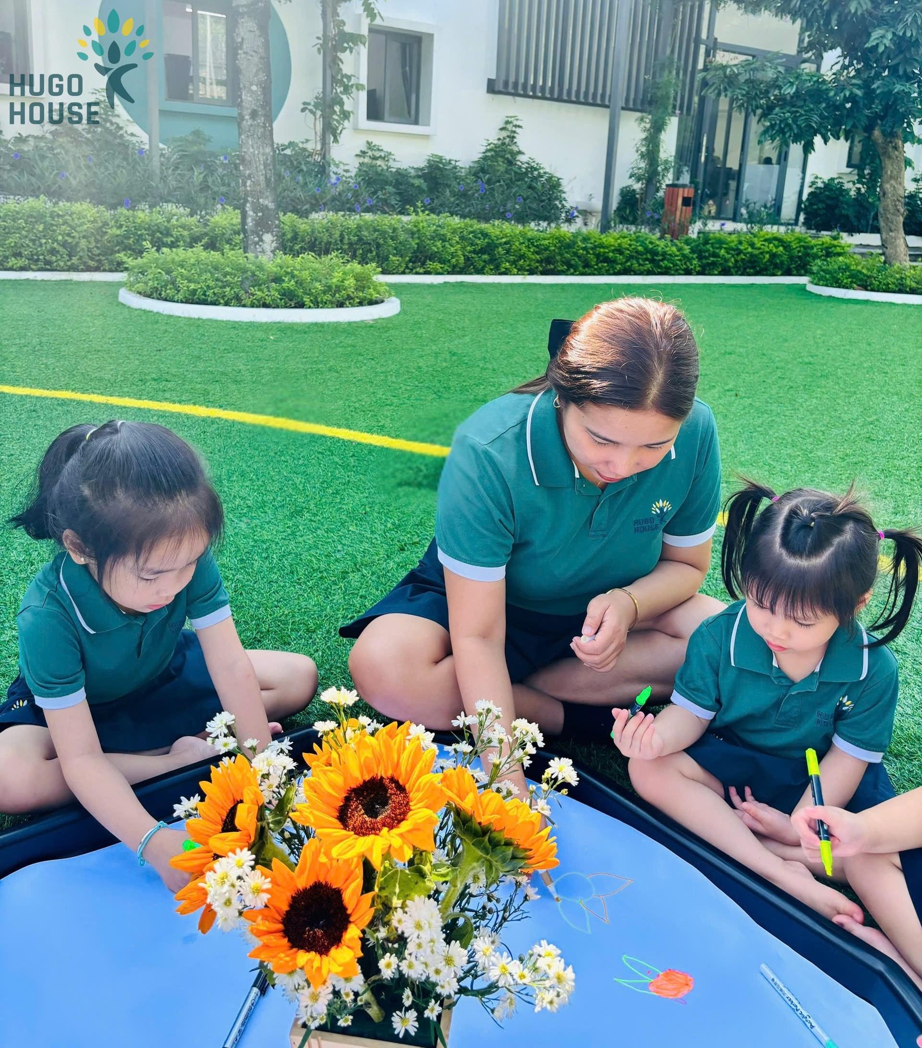 BÉ KHÁM PHÁ VÀ VẼ HOA HƯỚNG DƯƠNG RỰC RỠ 