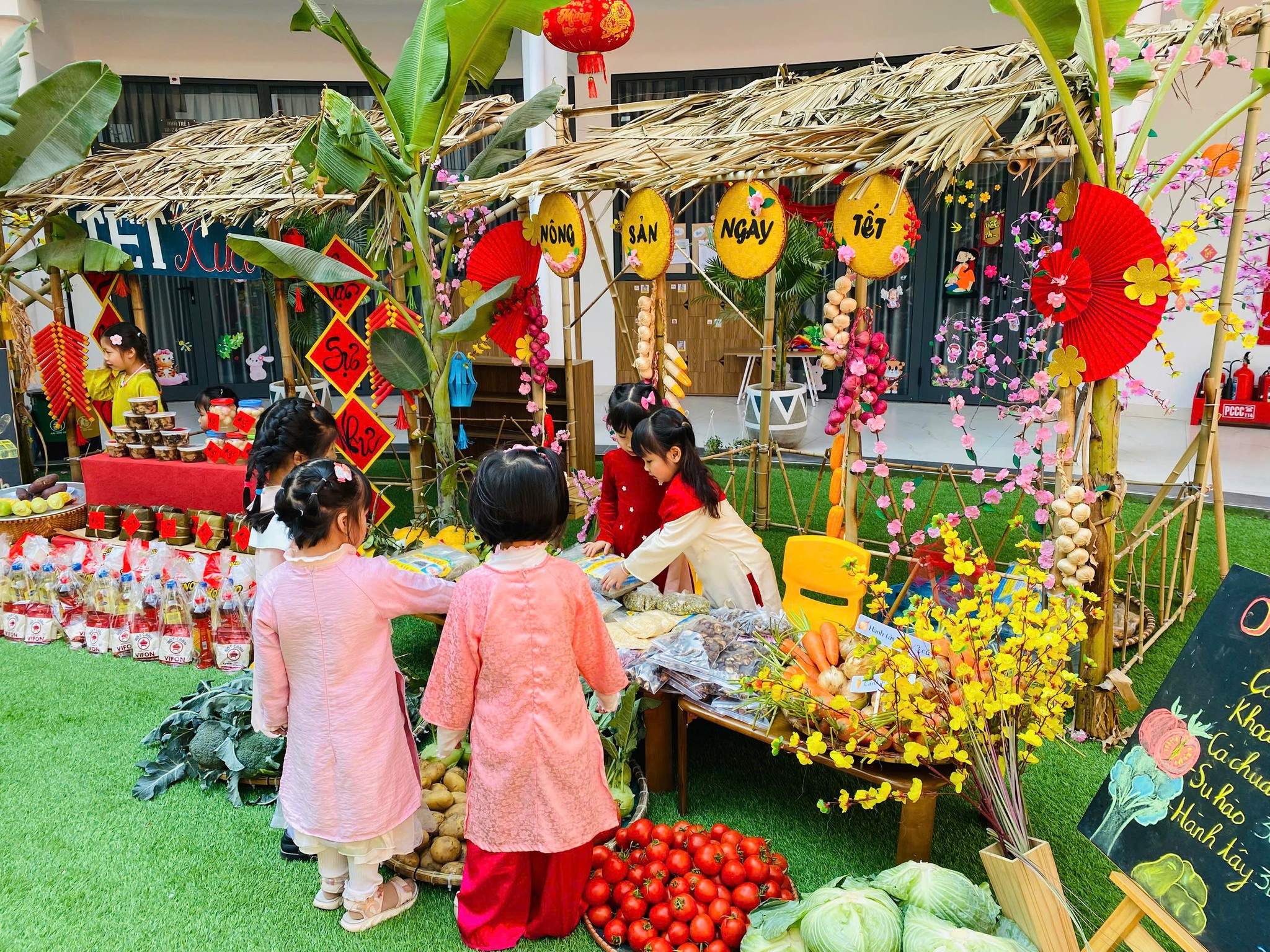 Mừng Xuân Ất Tỵ cùng các bé Hugo House