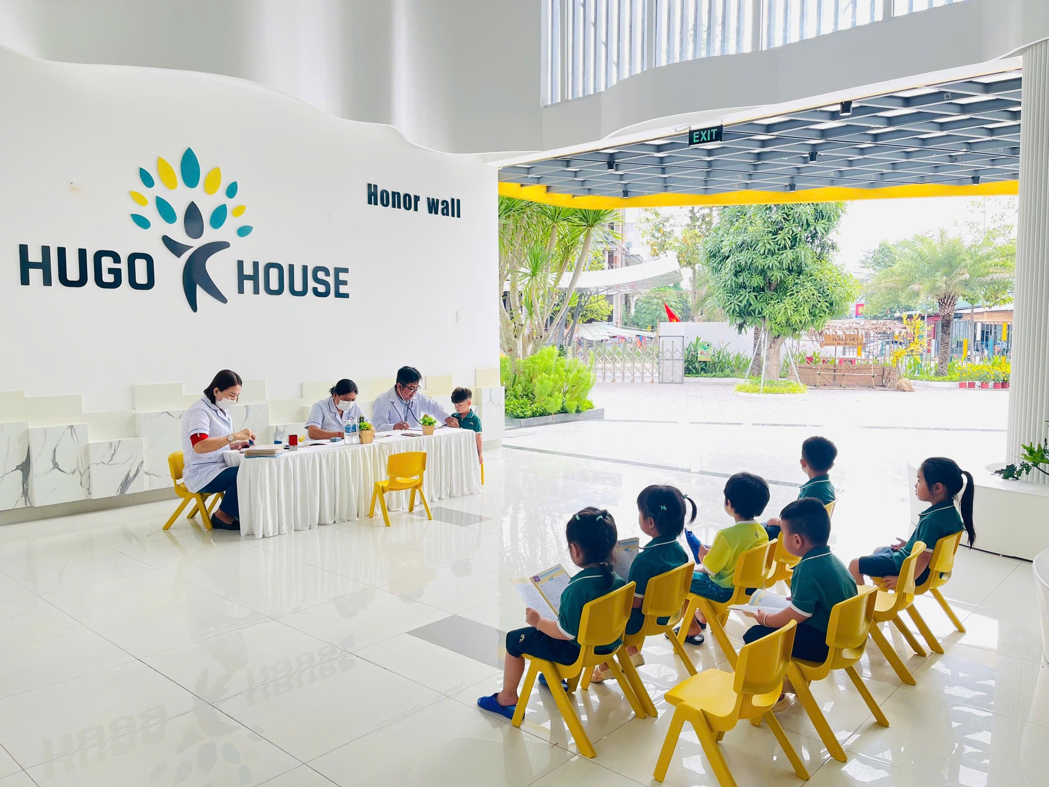 KHÁM SỨC KHỎE ĐỊNH KỲ CHO BÉ YÊU CỦA HUGO HOUSE