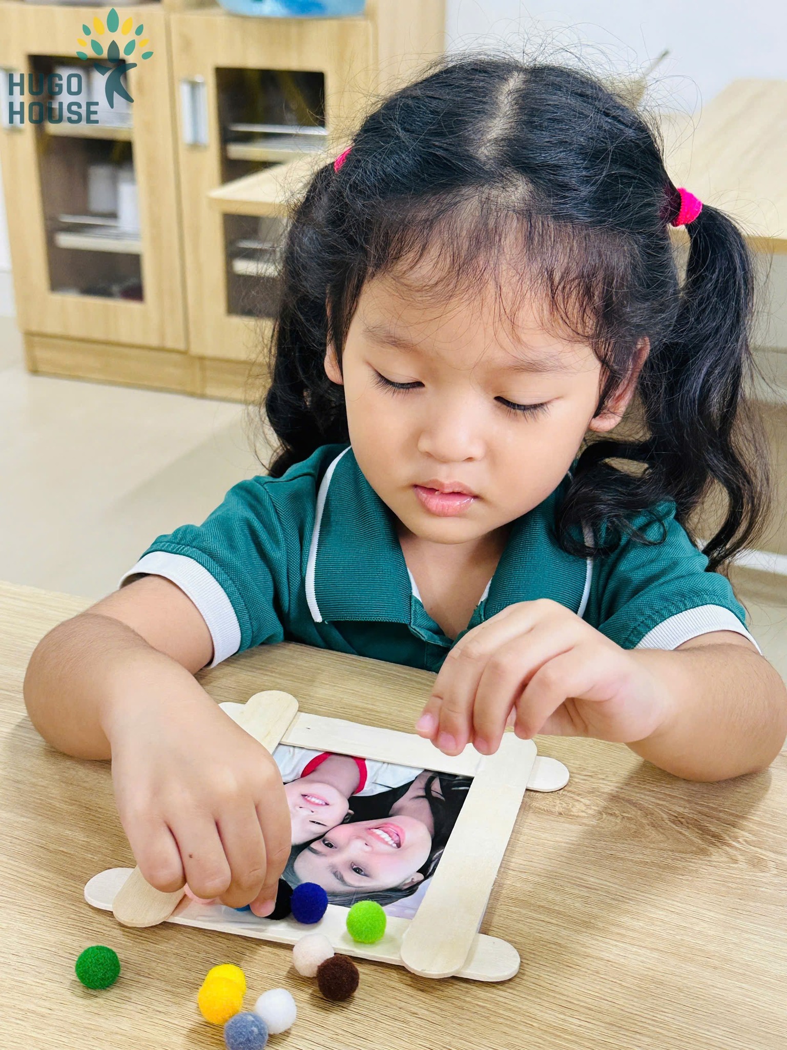 YÊU THƯƠNG ĐƯỢC GÓI TRONG BÀN TAY NHỎ