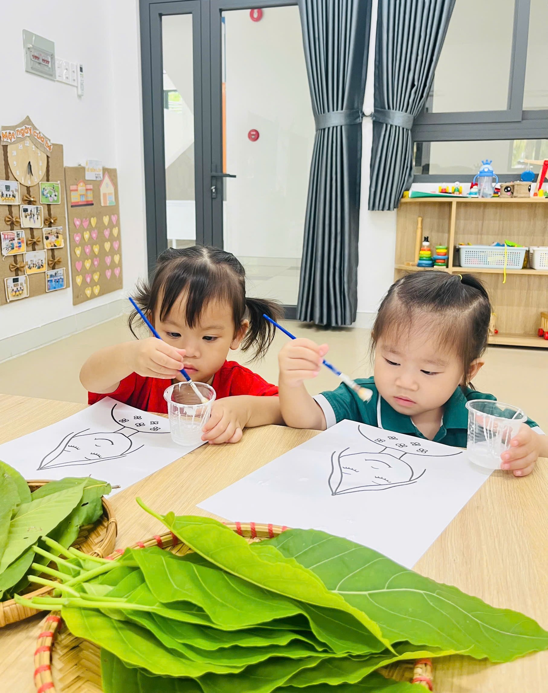 KHÉO TAY SÁNG TẠO – “KIỂU TÓC LÁ CÂY” ĐỘC LẠ CỦA CÁC BÉ NHÀ HUGO