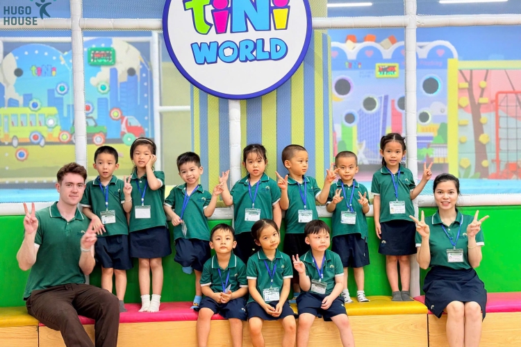 NHỮNG NỤ CƯỜI RẠNG RỠ TẠI TINI WORLD
