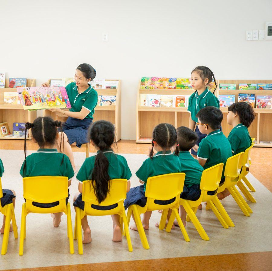 Giờ đọc truyện