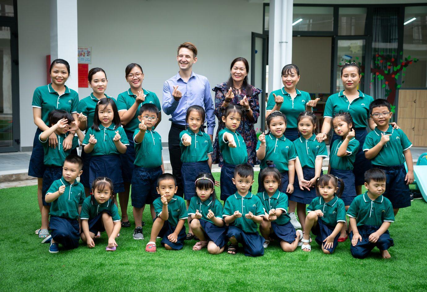 Thầy cô và các bé Hugo House