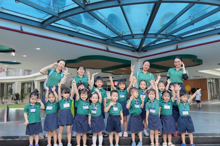 TUỔI MỚI TỎA SÁNG CÙNG CÁC THIÊN THẦN NHỎ