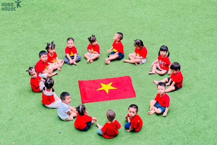 SẮC CỜ ĐỎ – GÓI TRỌN NIỀM TỰ HÀO TRONG NỤ CƯỜI TUỔI THƠ