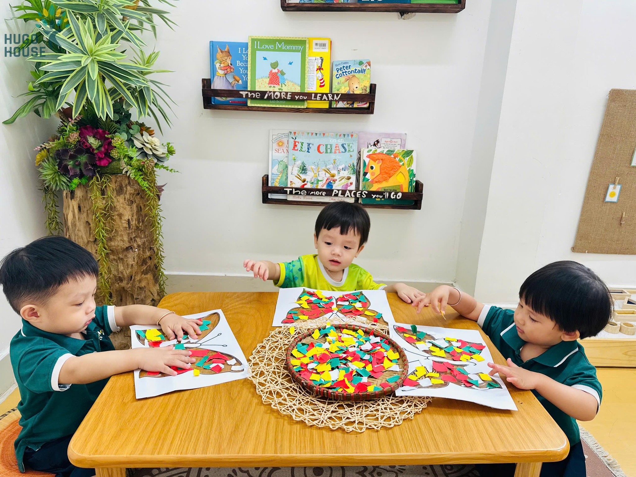 NHỮNG CÁNH BƯỚM NHỎ TẠI HUGO HOUSE