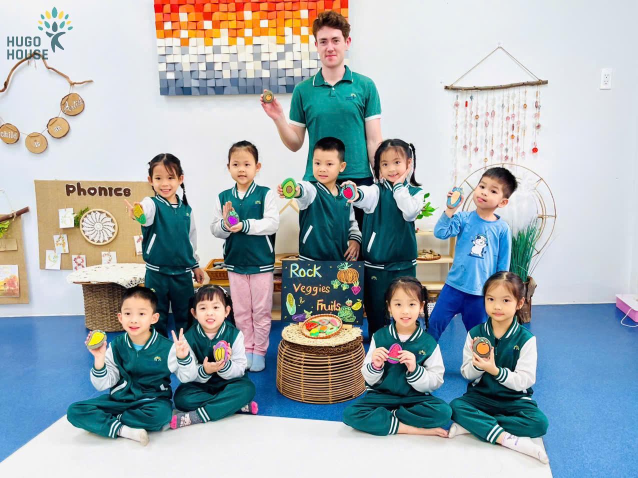 KHU VƯỜN TRÁI CÂY BẰNG NHỮNG VIÊN ĐÁ SẮC MÀU