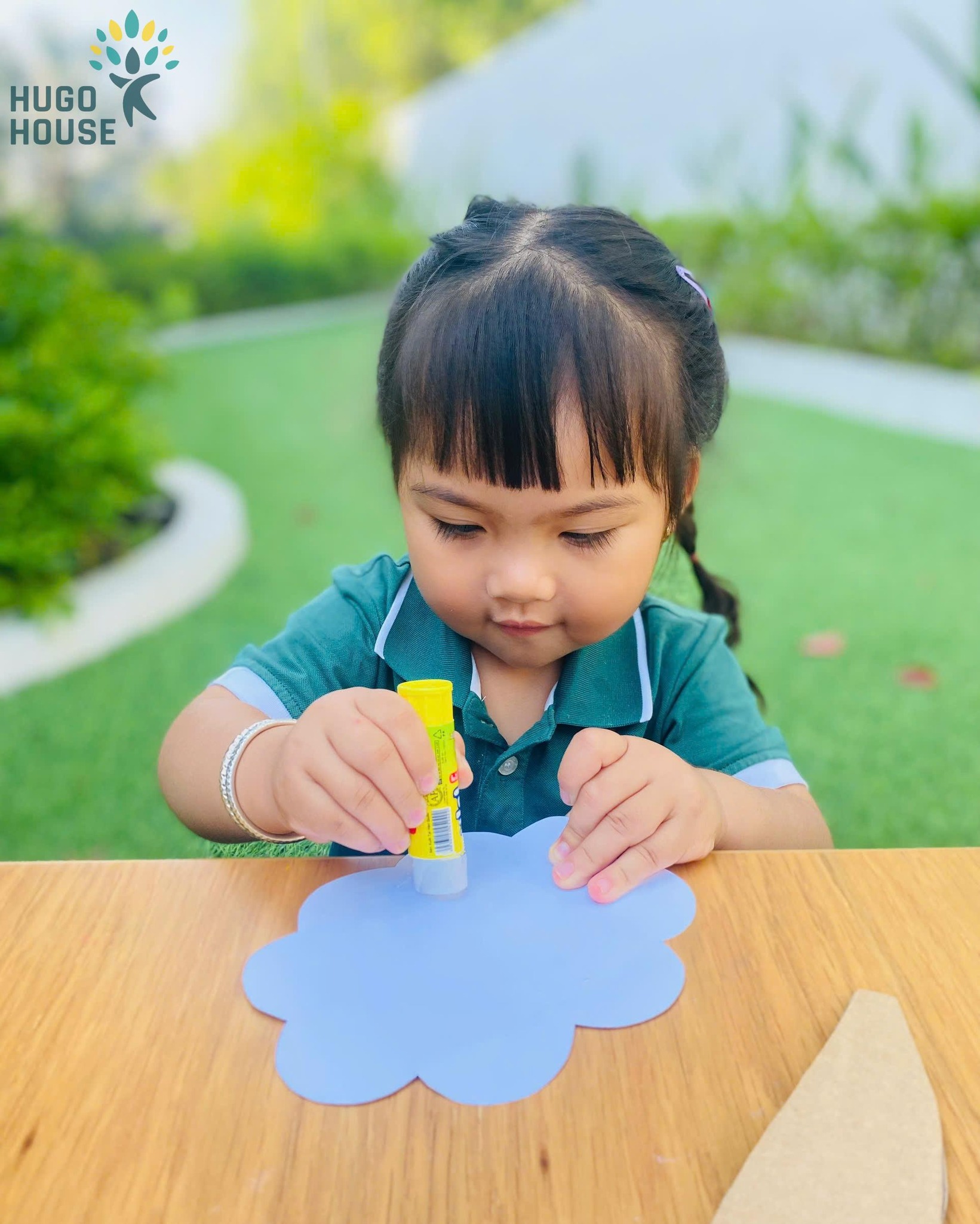 NHỮNG LÁ XANH ĐƯỢC TẠO NÊN TỪ TAY BÉ