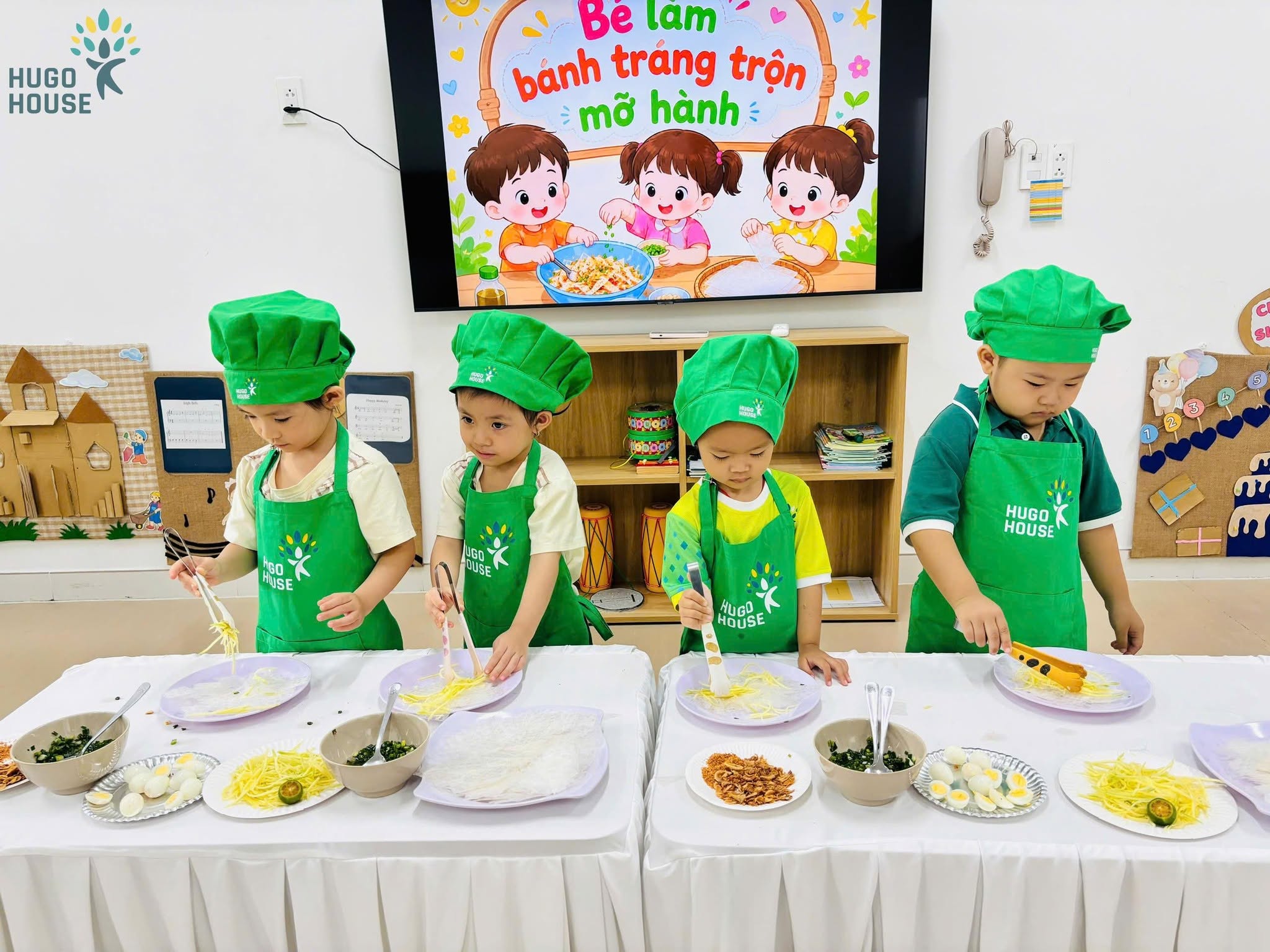 BÁNH TRÁNG TRỘN CỦA NHỮNG ĐẦU BẾP NHÍ