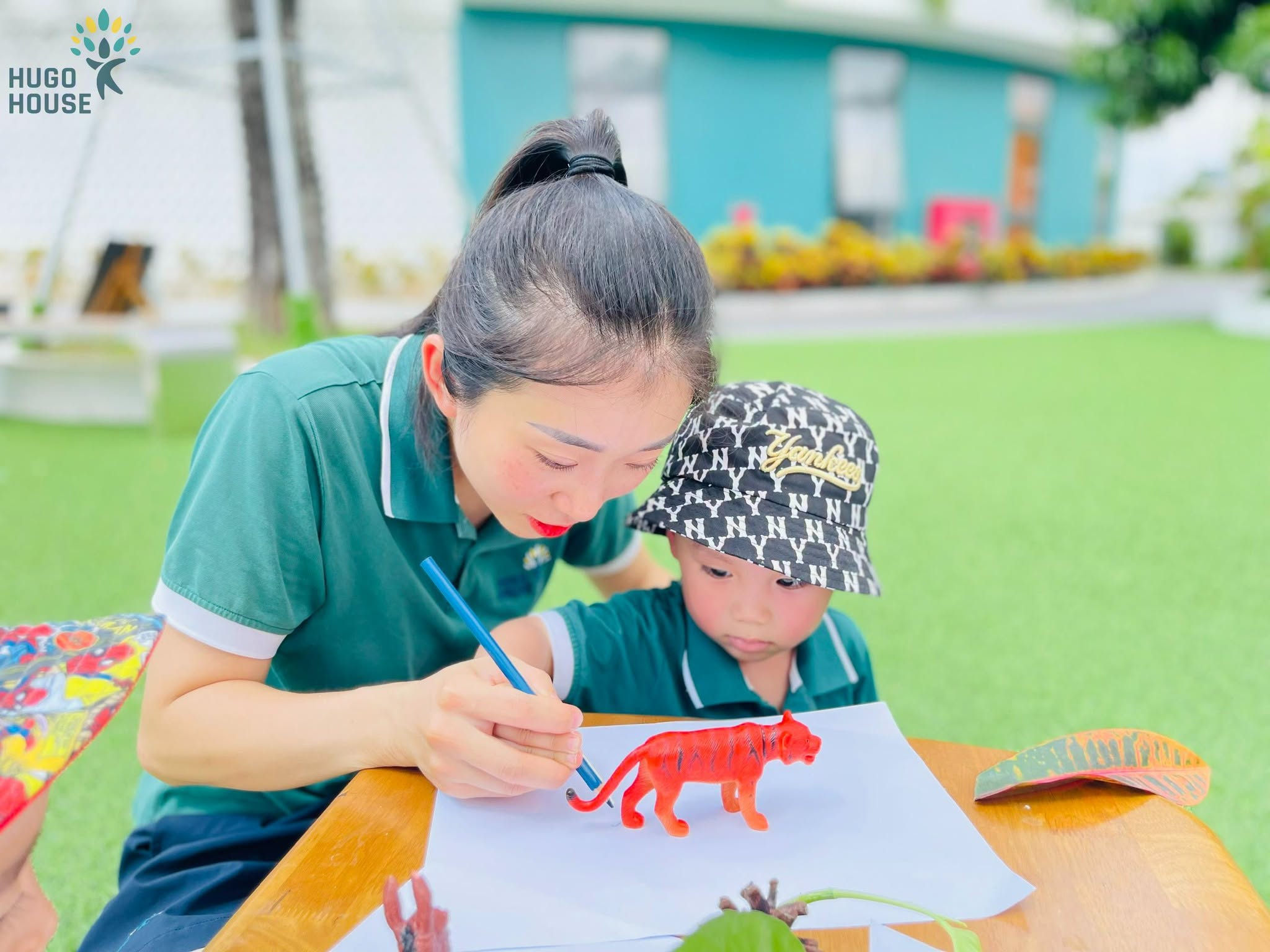 BÉ VẼ MUÔN THÚ QUA NHỮNG CHIẾC BÓNG NHỎ 