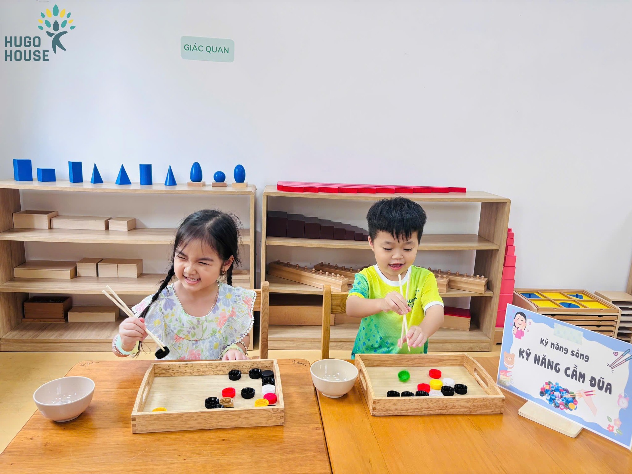 BÉ HỌC CẦM ĐŨA - THỬ THÁCH VUI NHỘN