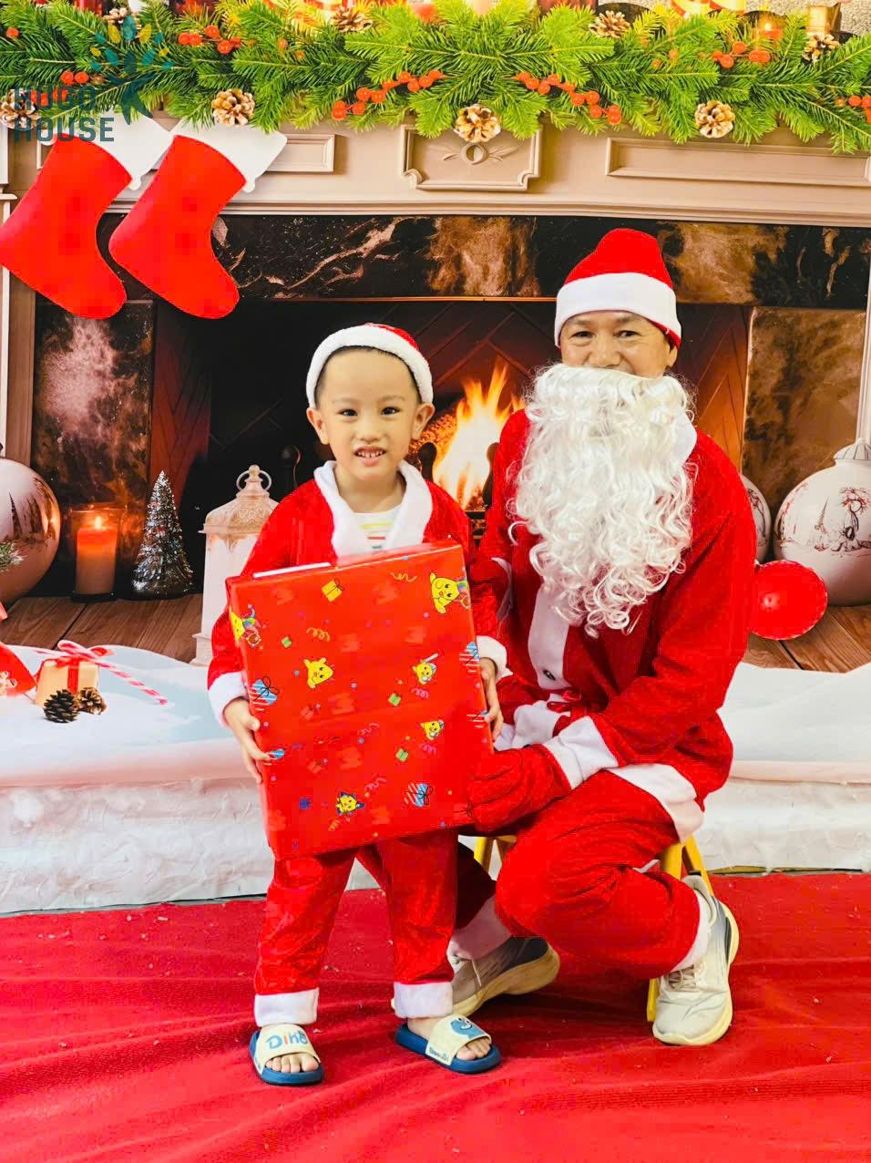 GIÁNG SINH YÊU THƯƠNG TẠI HUGO HOUSE