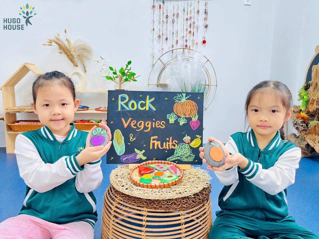 KHU VƯỜN TRÁI CÂY BẰNG NHỮNG VIÊN ĐÁ SẮC MÀU