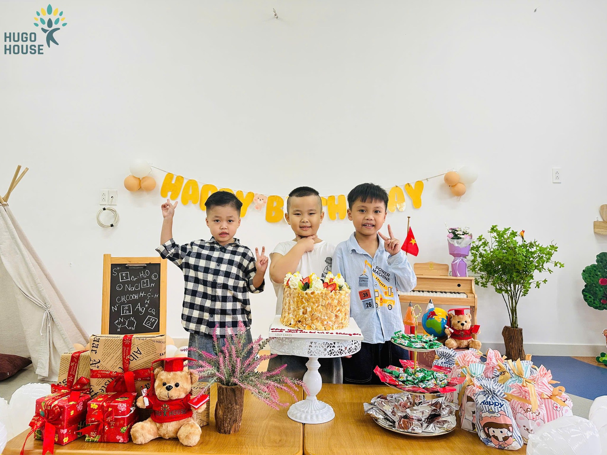 SINH NHẬT THÁNG 04 - NGỌT NGÀO VÀ RỰC RỠ