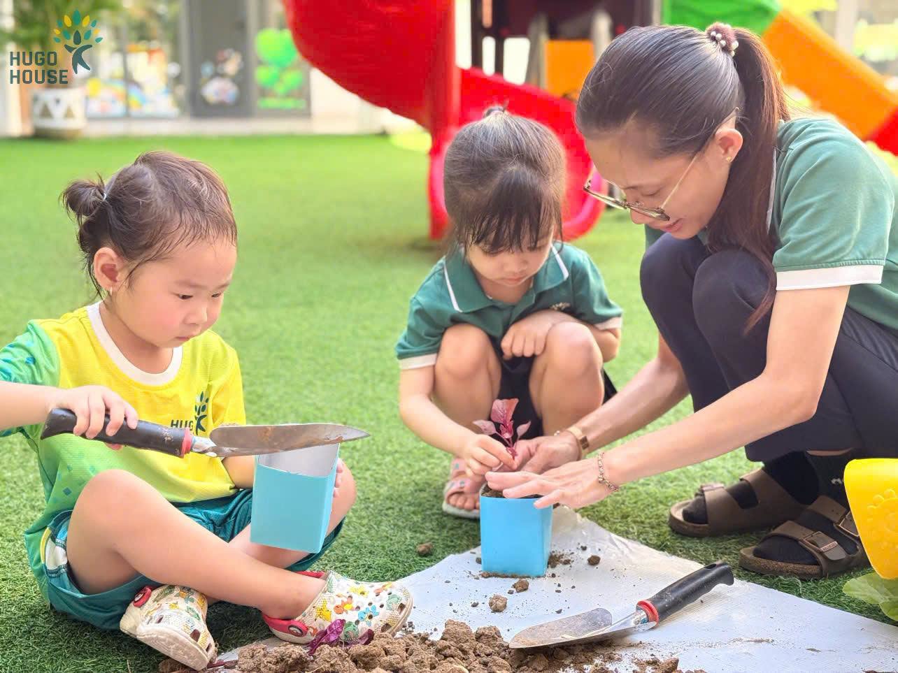  PLANTING PLANTS - BÉ GIEO MẦM XANH