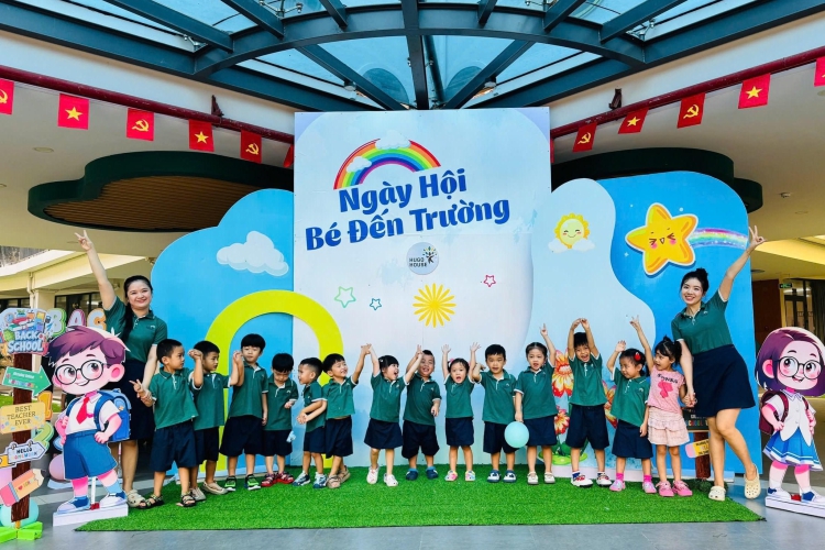 RỘN RÀNG KHAI GIẢNG – CÙNG CON VUI BƯỚC ĐẾN