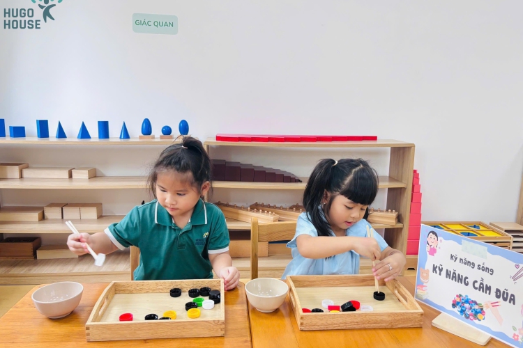 BÉ HỌC CẦM ĐŨA - THỬ THÁCH VUI NHỘN
