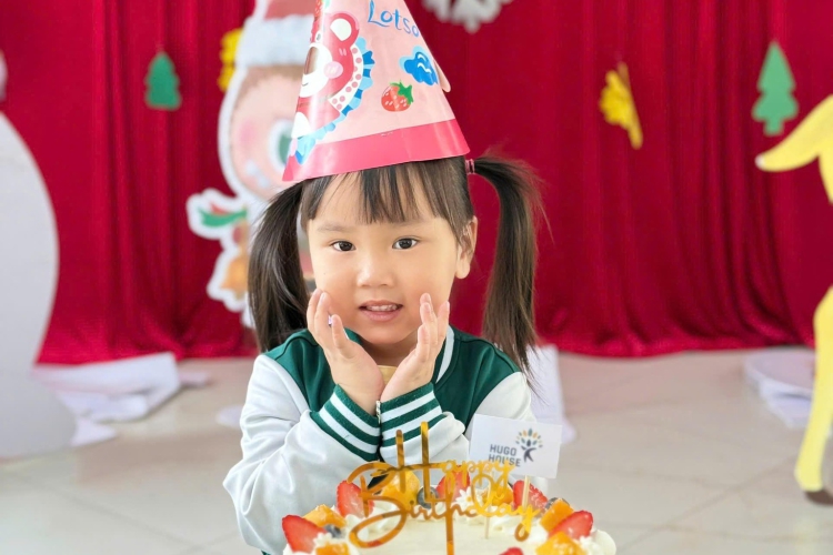 BUỔI TIỆC SINH NHẬT THÁNG 11 NGỌT NGÀO TẠI HUGO HOUSE 