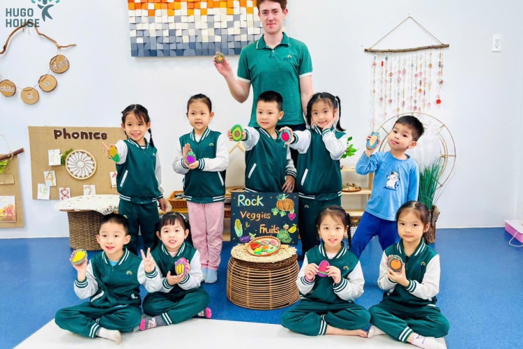 KHU VƯỜN TRÁI CÂY BẰNG NHỮNG VIÊN ĐÁ SẮC MÀU