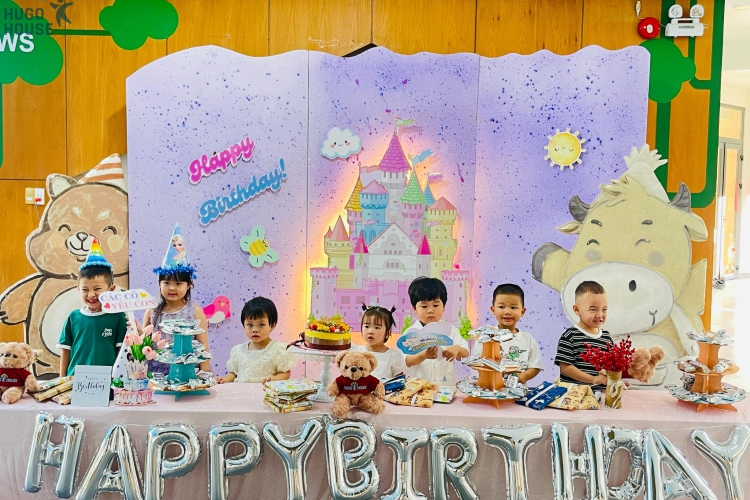 KHOẢNH KHẮC ĐÁNG YÊU CỦA CÁC THIÊN THẦN NHỎ THÁNG 03