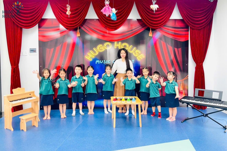 BẢN HÒA ÂM DỄ THƯƠNG CỦA CÁC BÉ HUGO