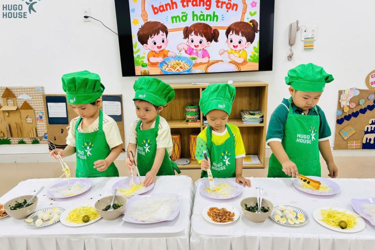 BÁNH TRÁNG TRỘN CỦA NHỮNG ĐẦU BẾP NHÍ