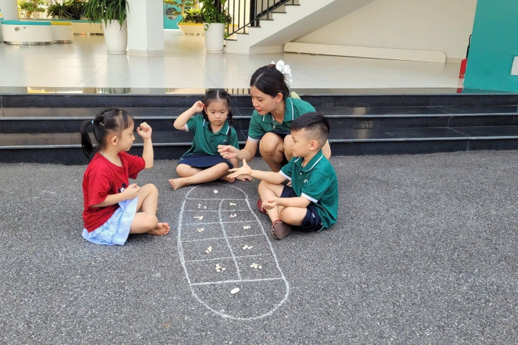 TRÒ CHƠI DÂN GIAN - MỘT MIỀN KÝ ỨC ĐẸP
